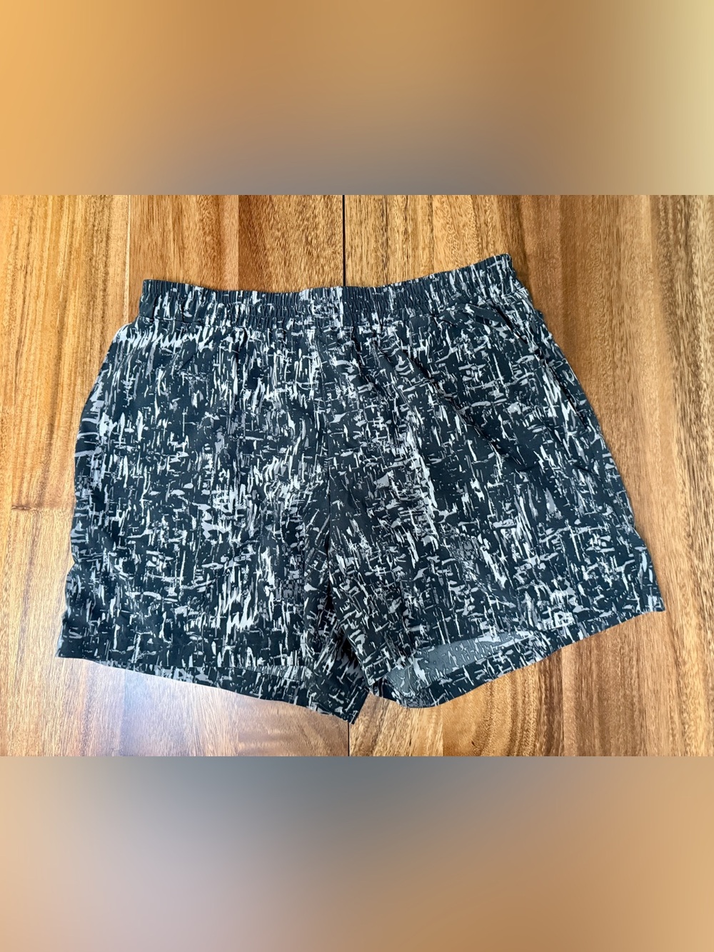 Outdoor Voices Black & Gray Abstract Print Athletic Shorts - 5” Inseam